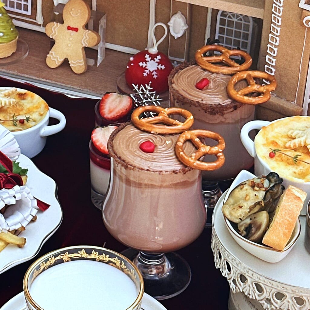 【ノエル・ショコラ~トナカイのホットココア~付き】GINGERBREAD HOUSE STAND Afternoon Tea